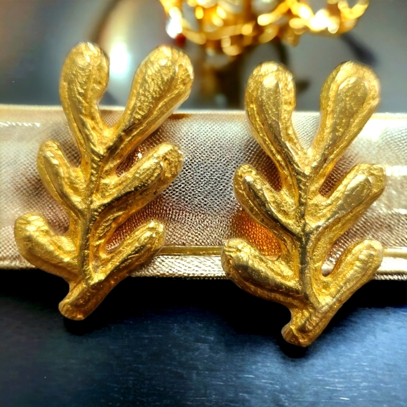 French EDUARD RAMBAUD Chunky Stylized Branch Matte Clip-on Earrings - Picture 5 of 5